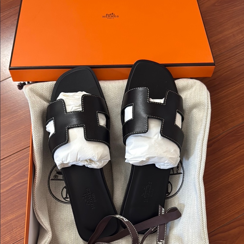 Brand New Authentic Hermès Black Oran H Sandals in Size 7 /37